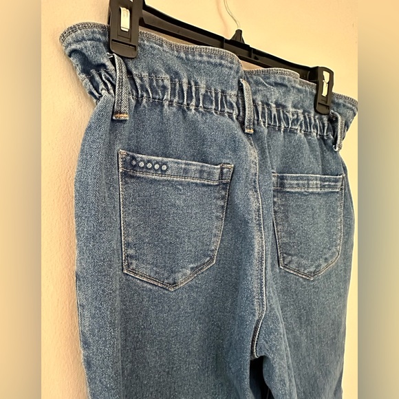 Blank NYC tulip waist with elastic button fly denim - Picture 11 of 11